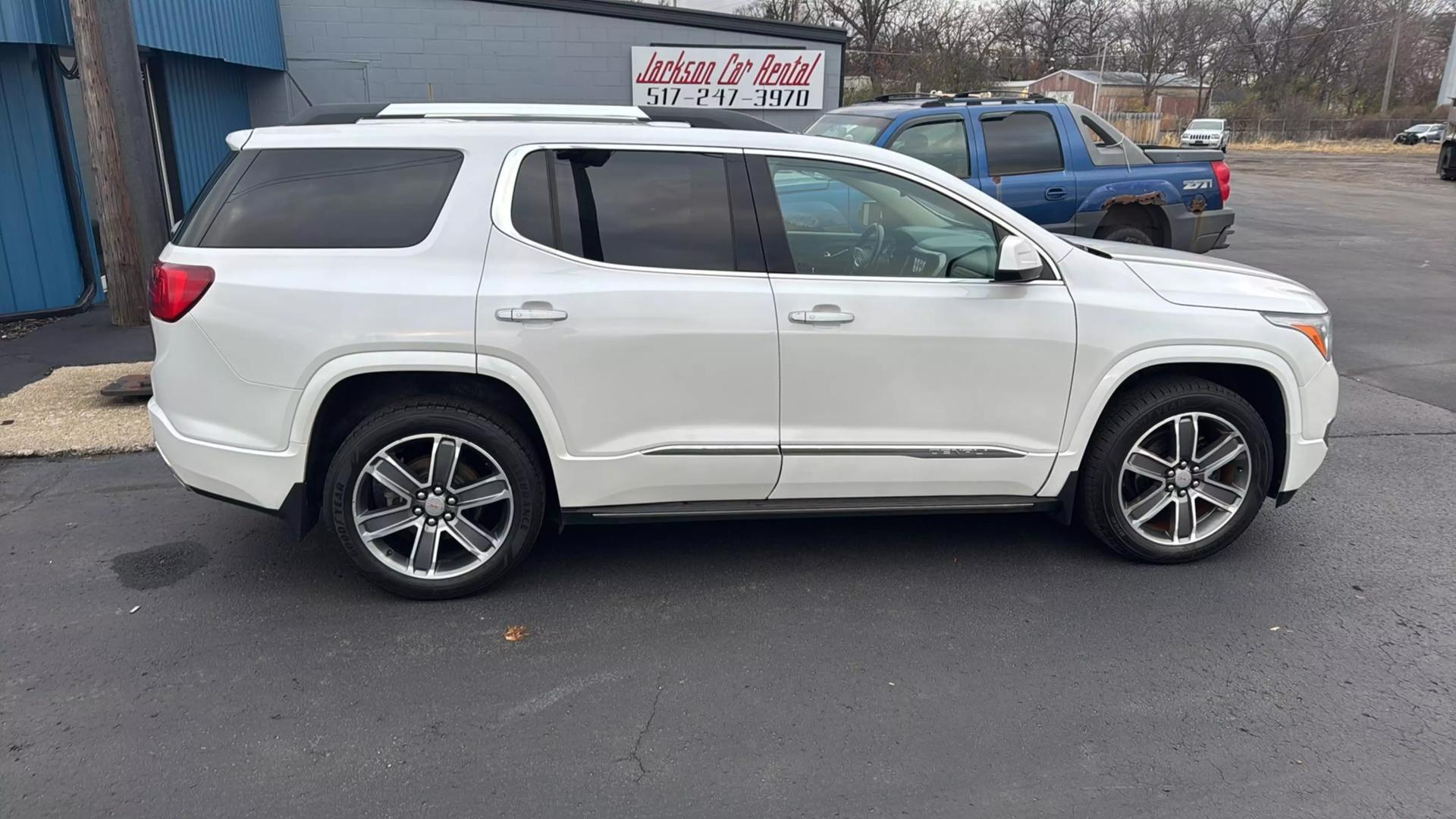 2017 GMC Acadia Denali photo 6