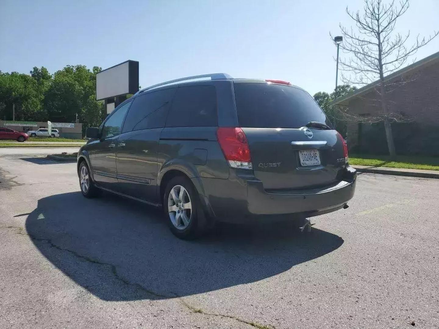 2008 Nissan Quest SE photo 3