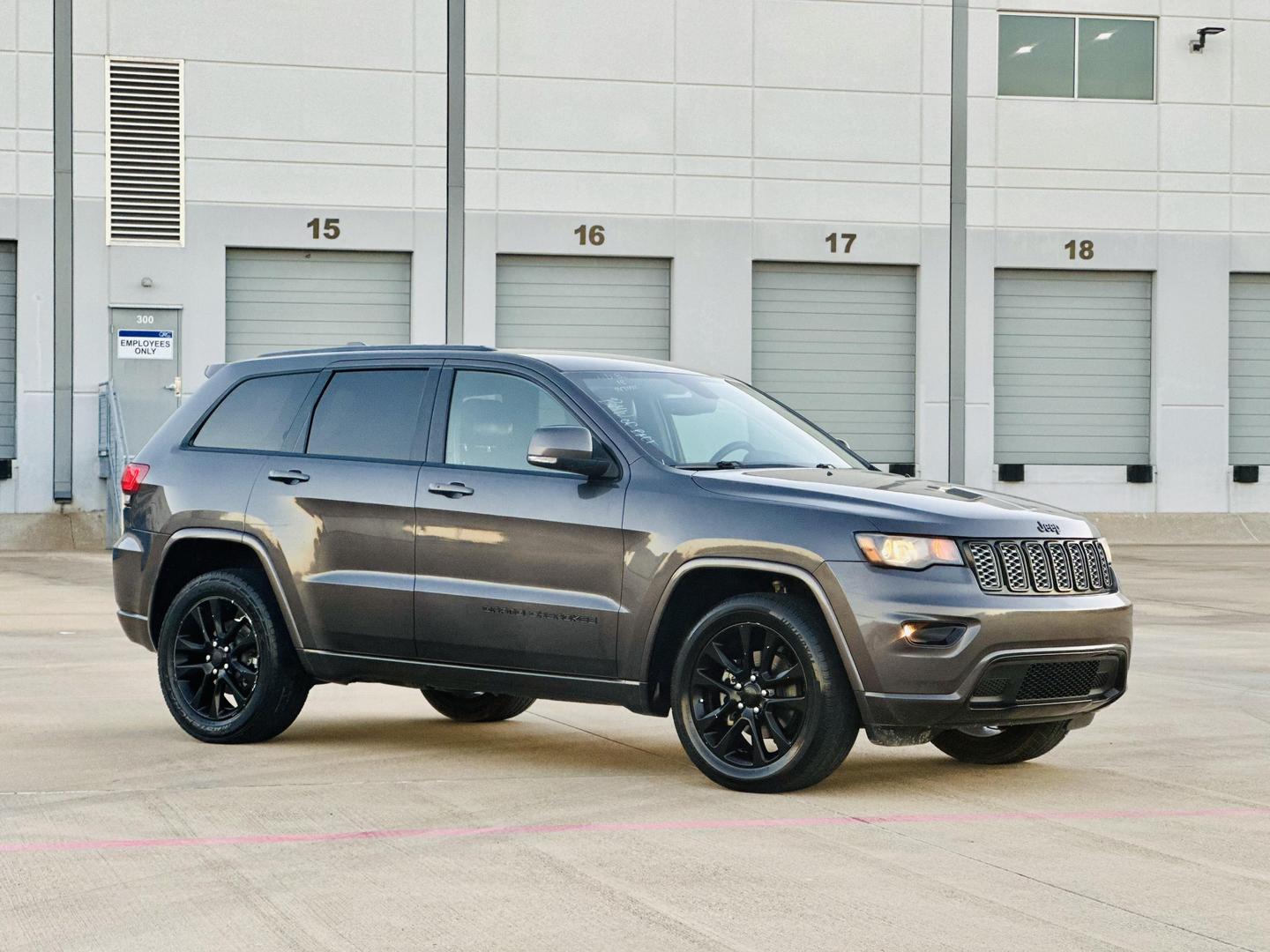 2018 Jeep Grand Cherokee Altitude photo 3