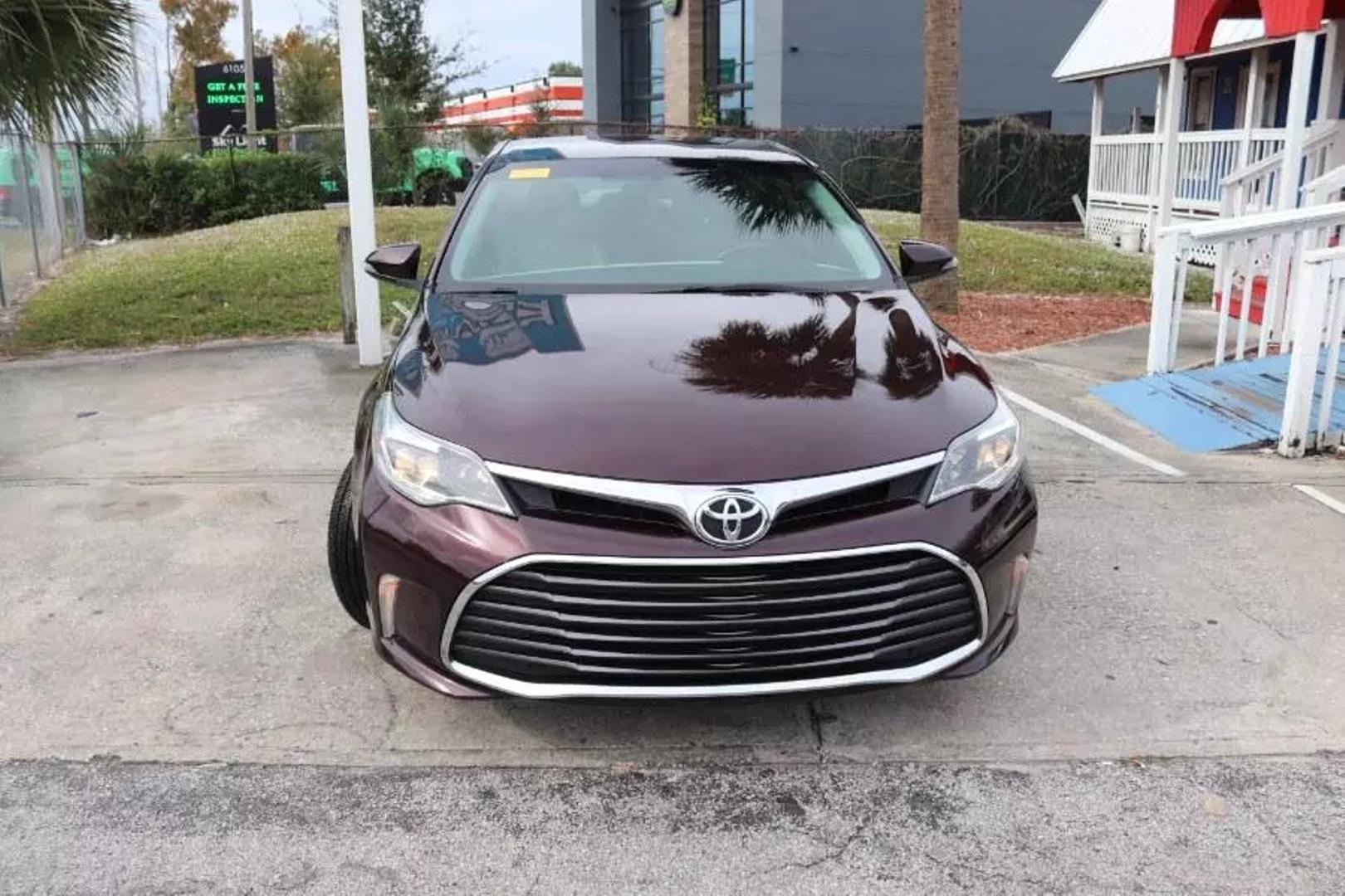 2016 Toyota Avalon XLE photo 2