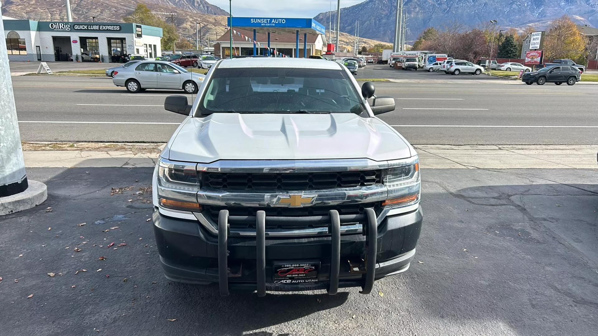 2017 Chevrolet Silverado 1500 null photo 4