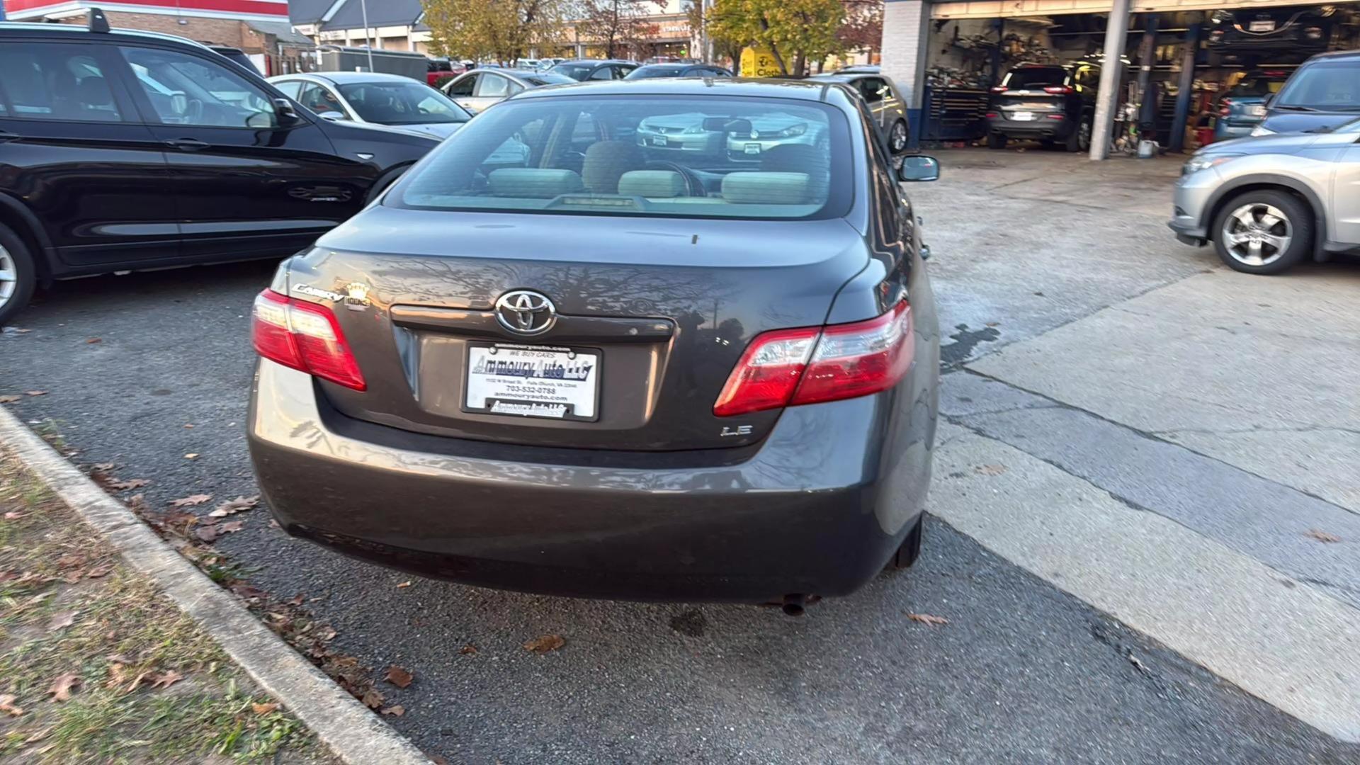 2009 Toyota Camry LE photo 14