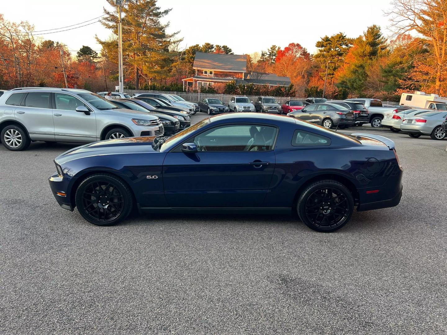 2011 Ford Mustang GT Premium photo 2