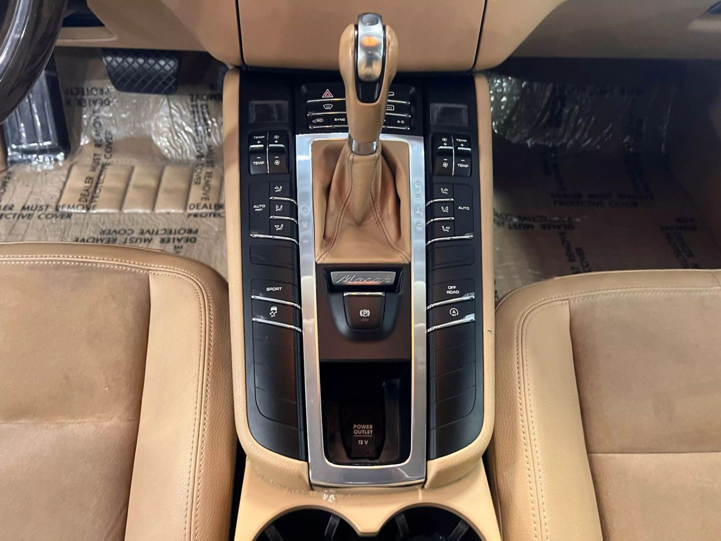 2015 Porsche Macan S Sport Utility 4d - Image 20