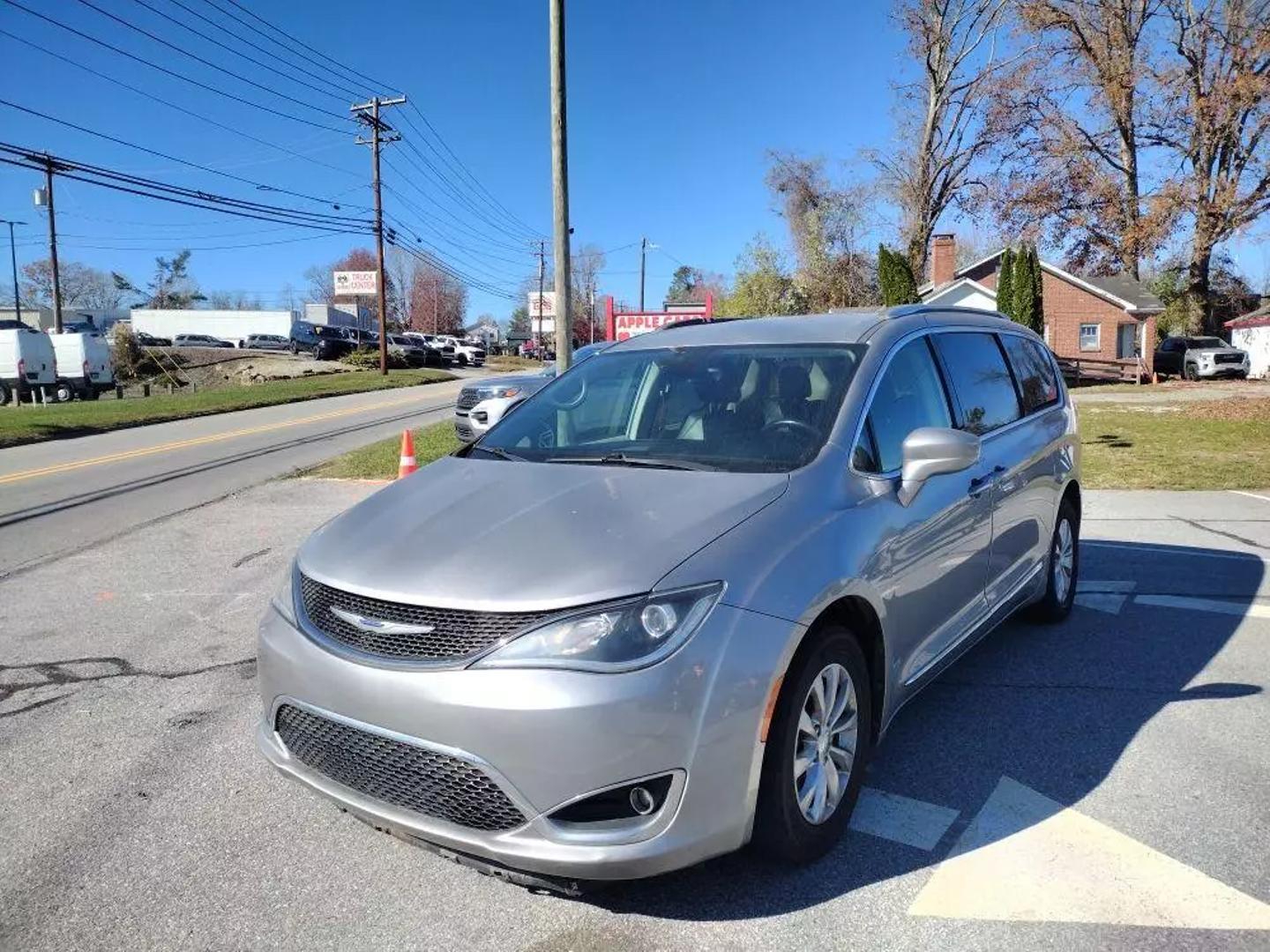 2019 Chrysler Pacifica Touring L photo 3