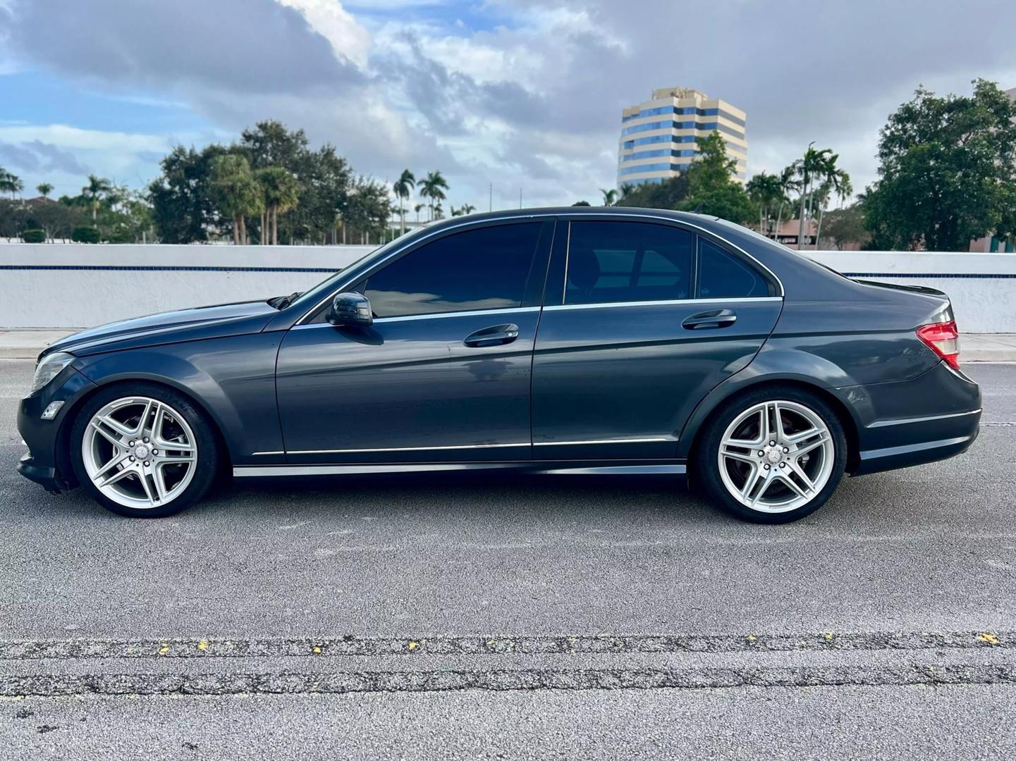 2011 Mercedes-Benz C-Class null photo 2