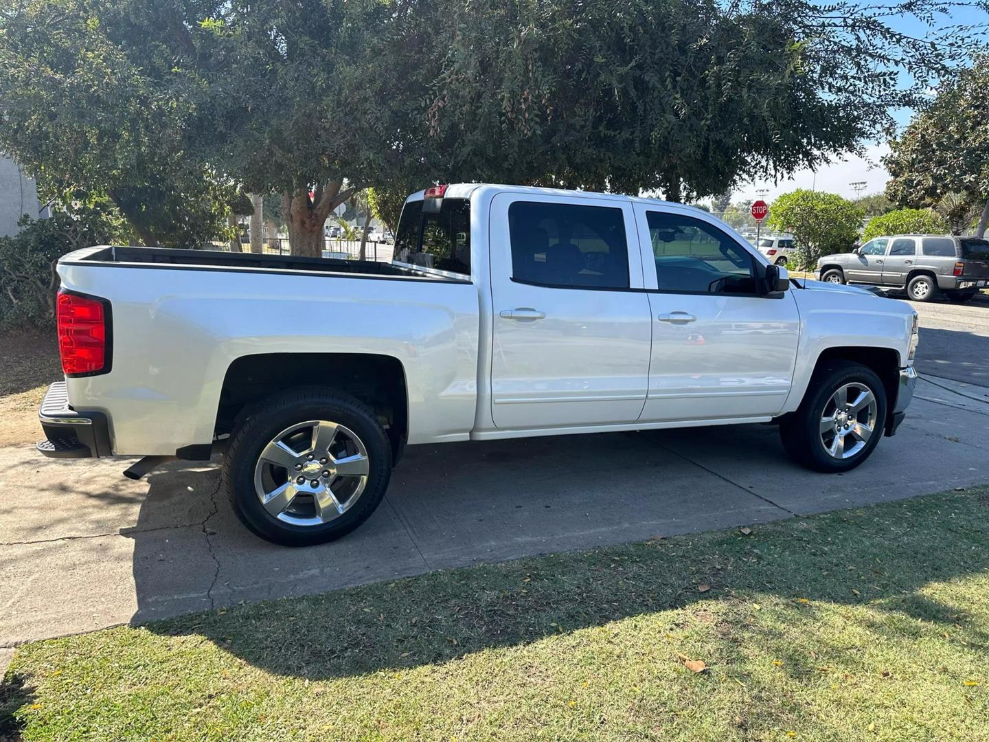 2017 Chevrolet Silverado 1500 LT photo 6