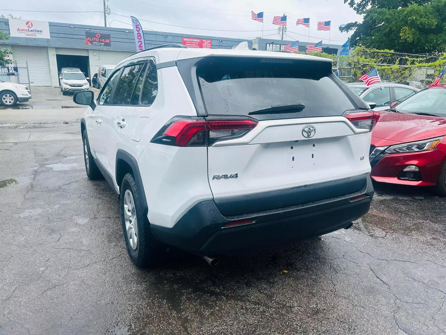 2020 Toyota RAV4 LE photo 7