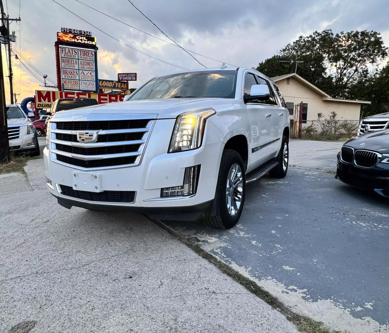 2016 Cadillac Escalade Base photo 6