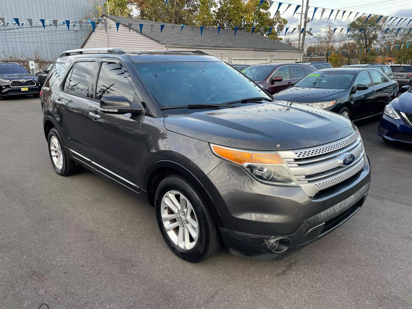 2015 Ford Explorer XLT photo 4