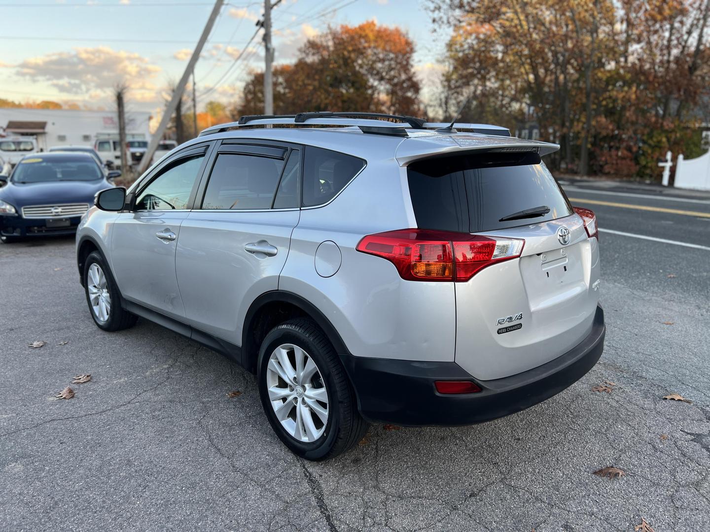 2015 Toyota RAV4 Limited photo 3