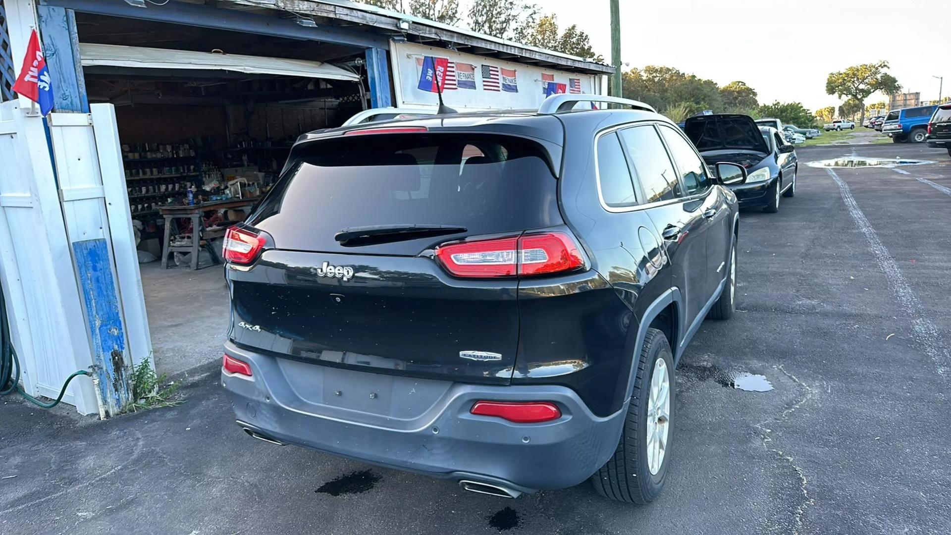 2016 Jeep Cherokee Latitude photo 9