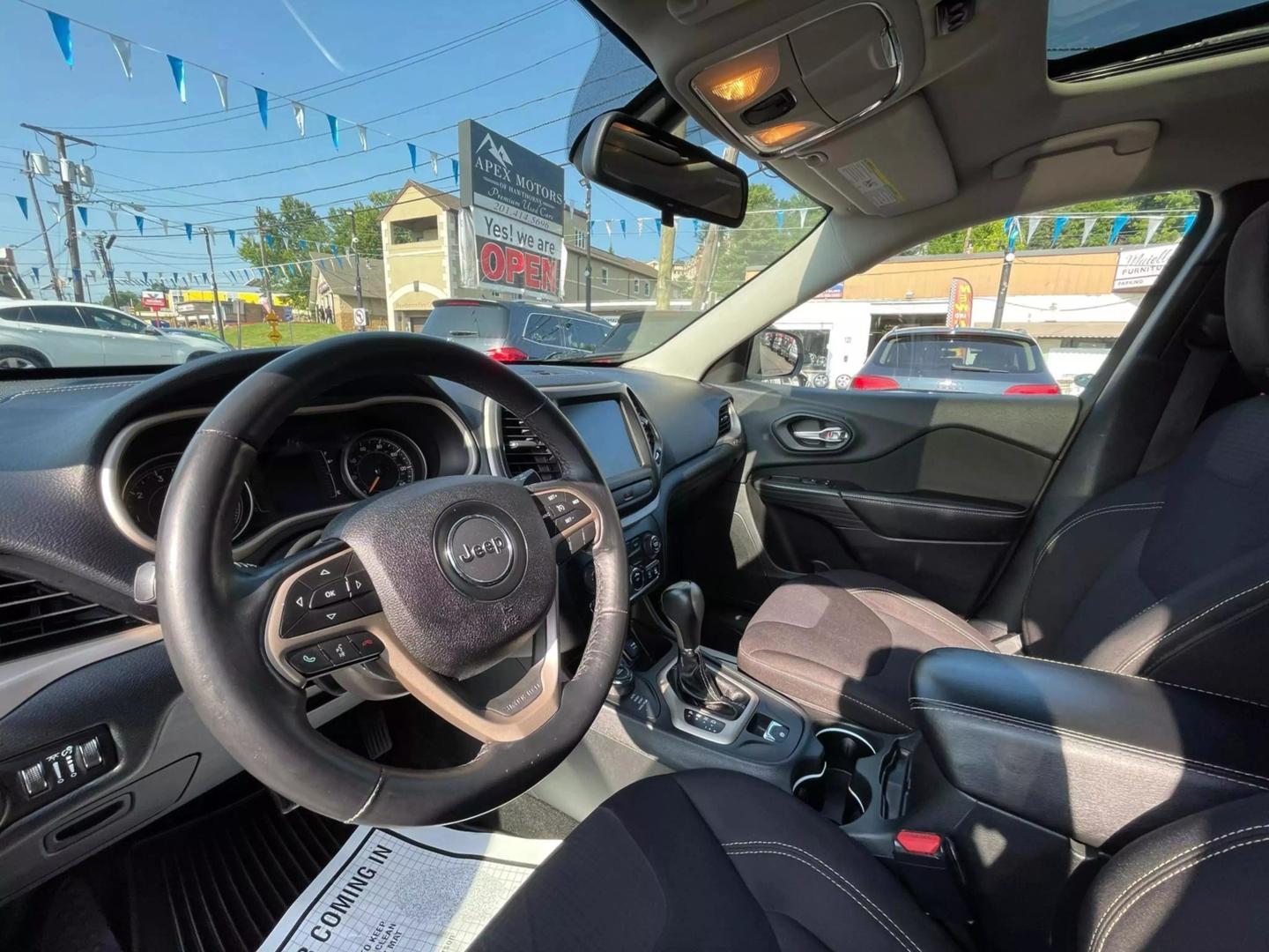 2015 Jeep Cherokee Latitude photo 29