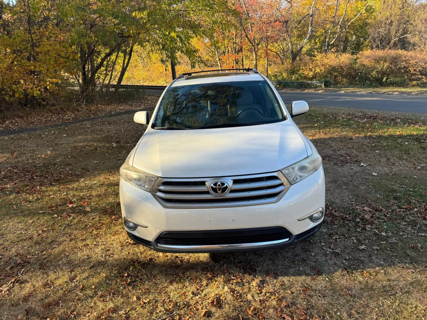 2011 Toyota Highlander SE photo 2