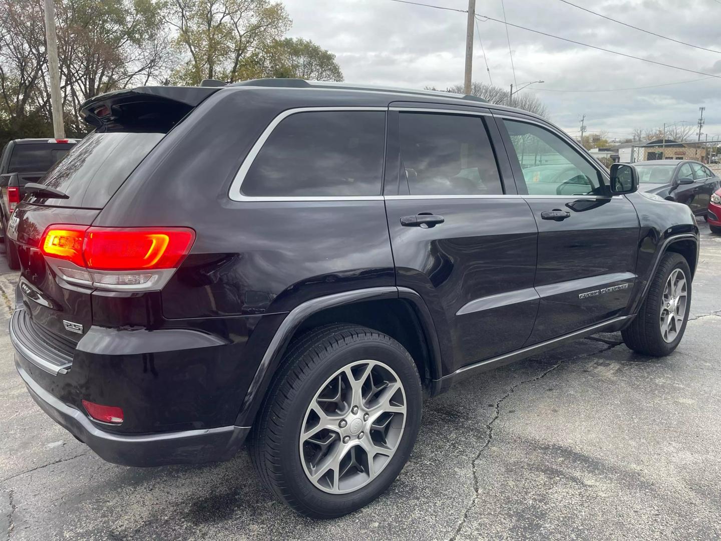 2018 Jeep Grand Cherokee Limited Sterling Edition photo 2