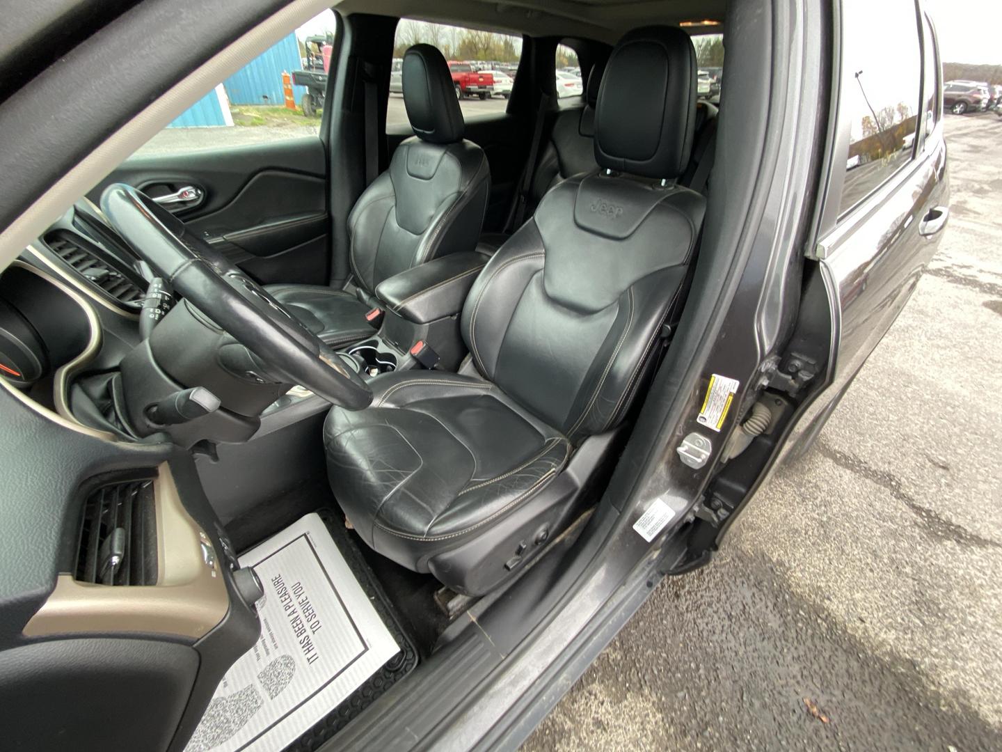 2016 Jeep Cherokee Limited photo 2