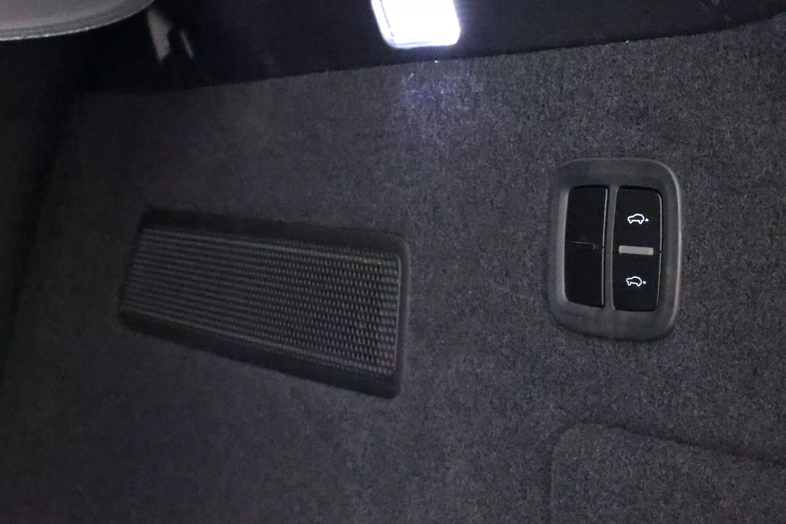 2020 Porsche Cayenne - Image 57