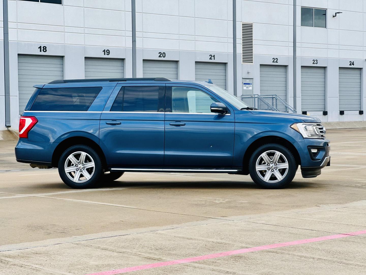 2019 Ford Expedition XLT photo 4