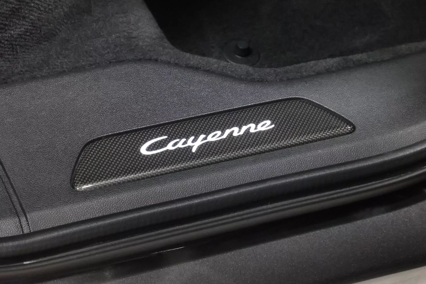 2020 Porsche Cayenne - Image 67