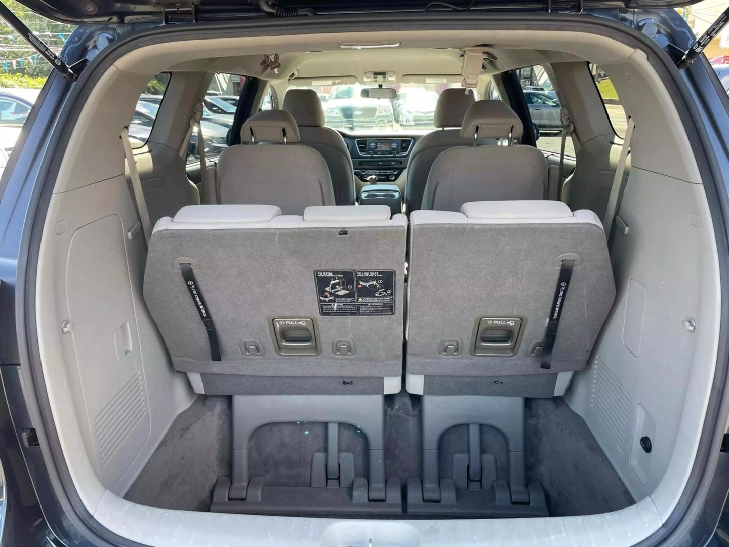 2016 Kia Sedona LX photo 18