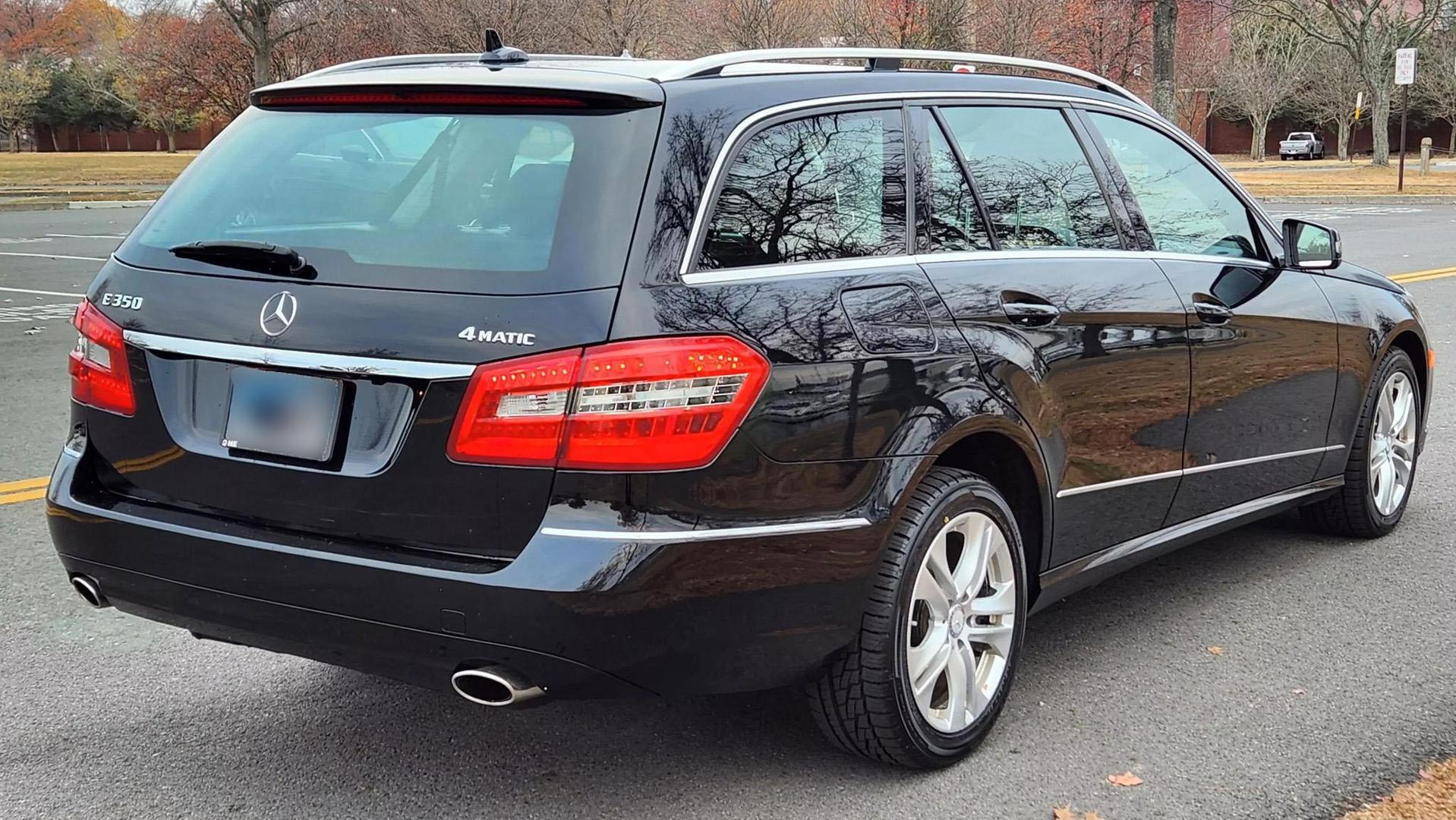 2011 Mercedes-Benz E-Class E350 photo 4