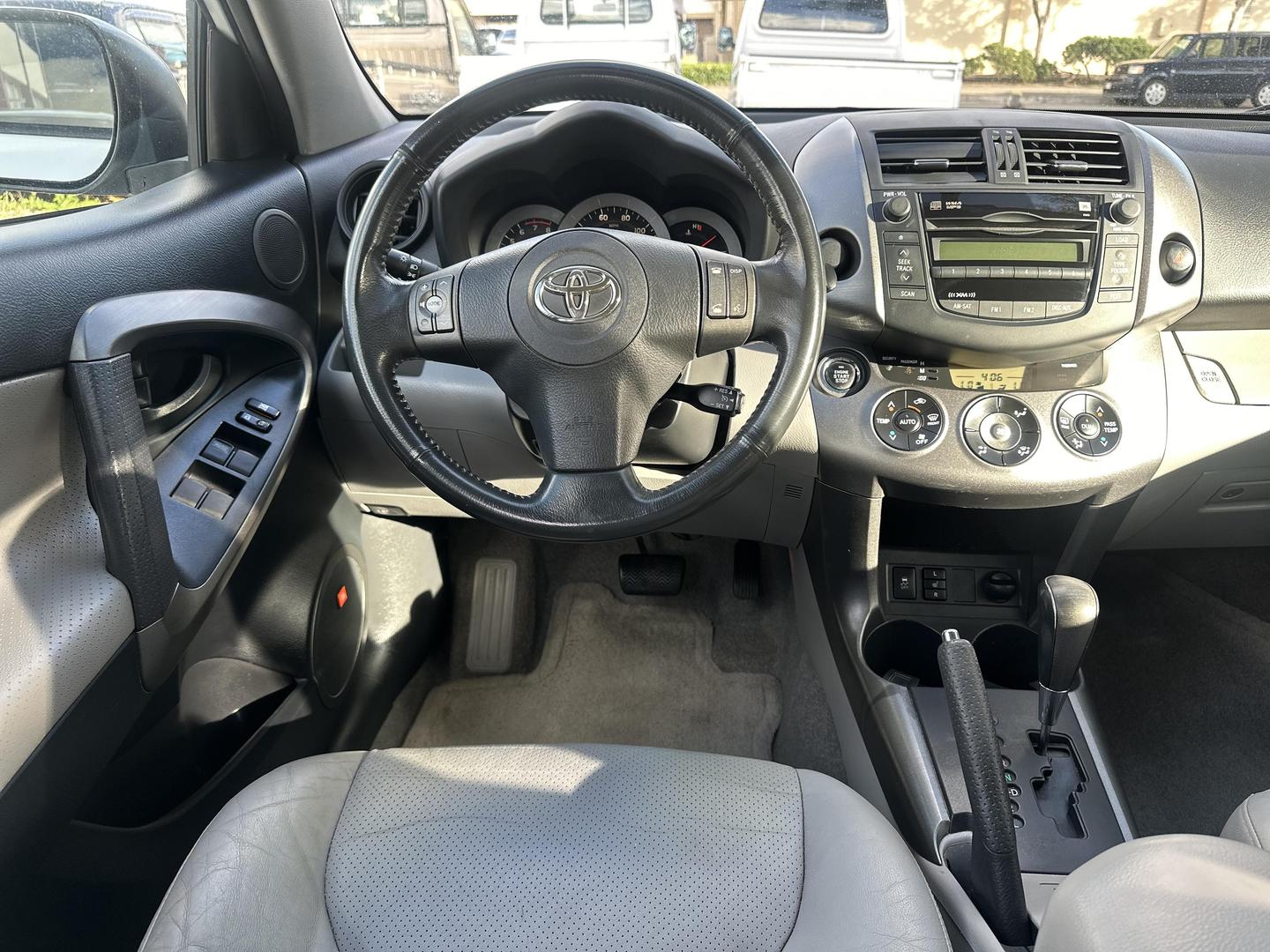 2010 Toyota RAV4 Limited photo 13