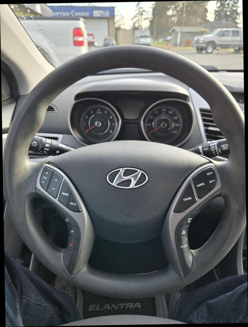 2014 Hyundai Elantra SE photo 9