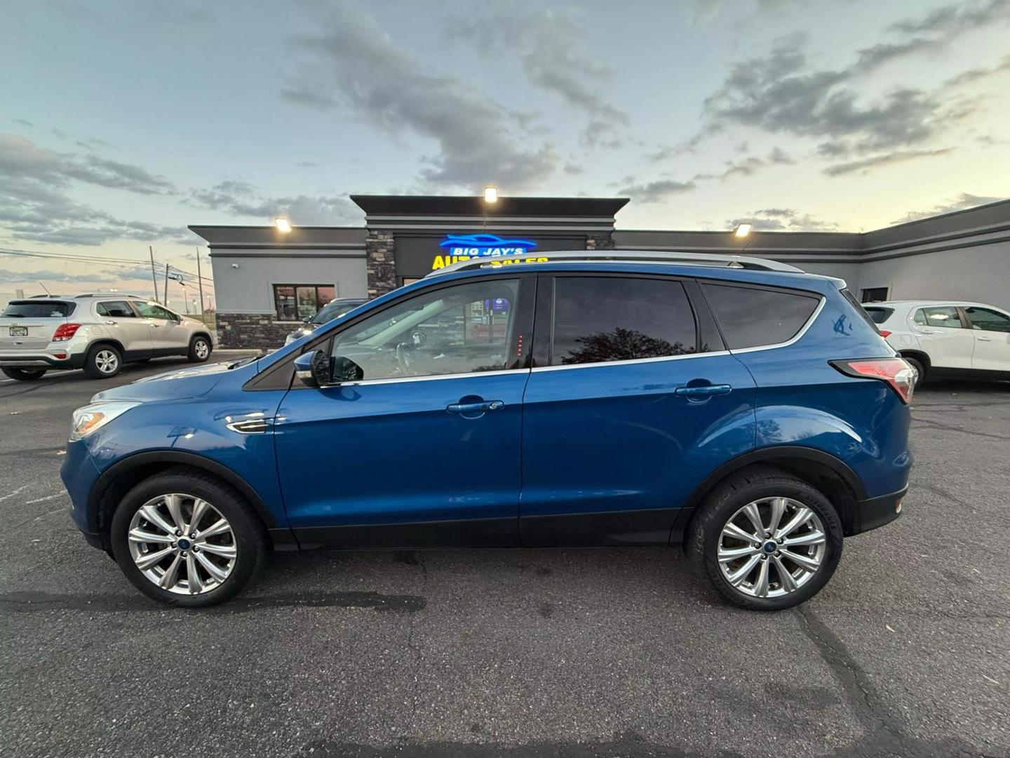 2017 Ford Escape Titanium photo 2