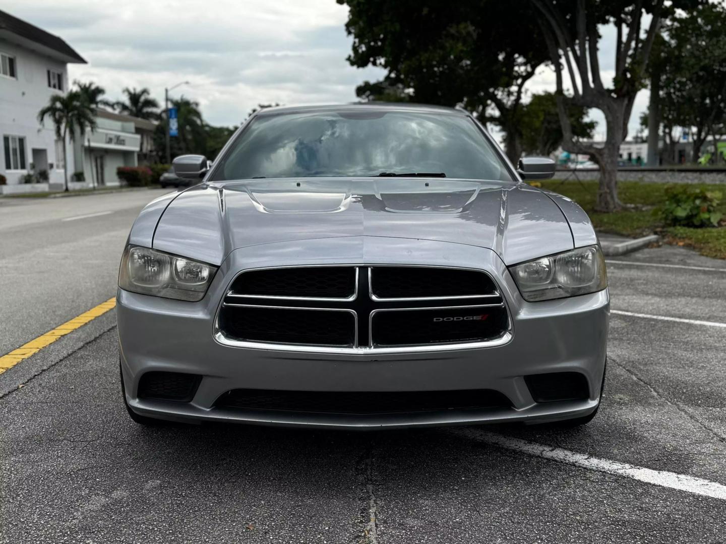 2013 Dodge Charger SE photo 3