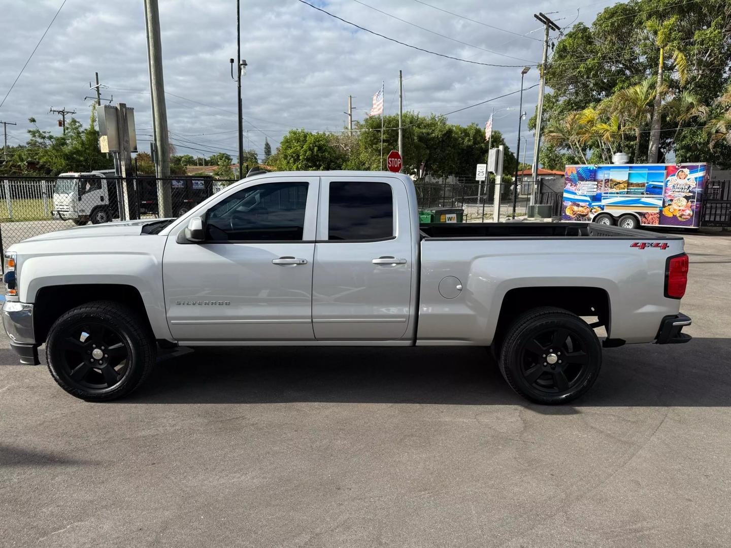 2018 Chevrolet Silverado 1500 LT photo 5