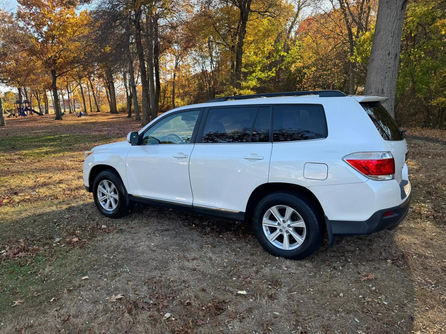 2011 Toyota Highlander SE photo 3