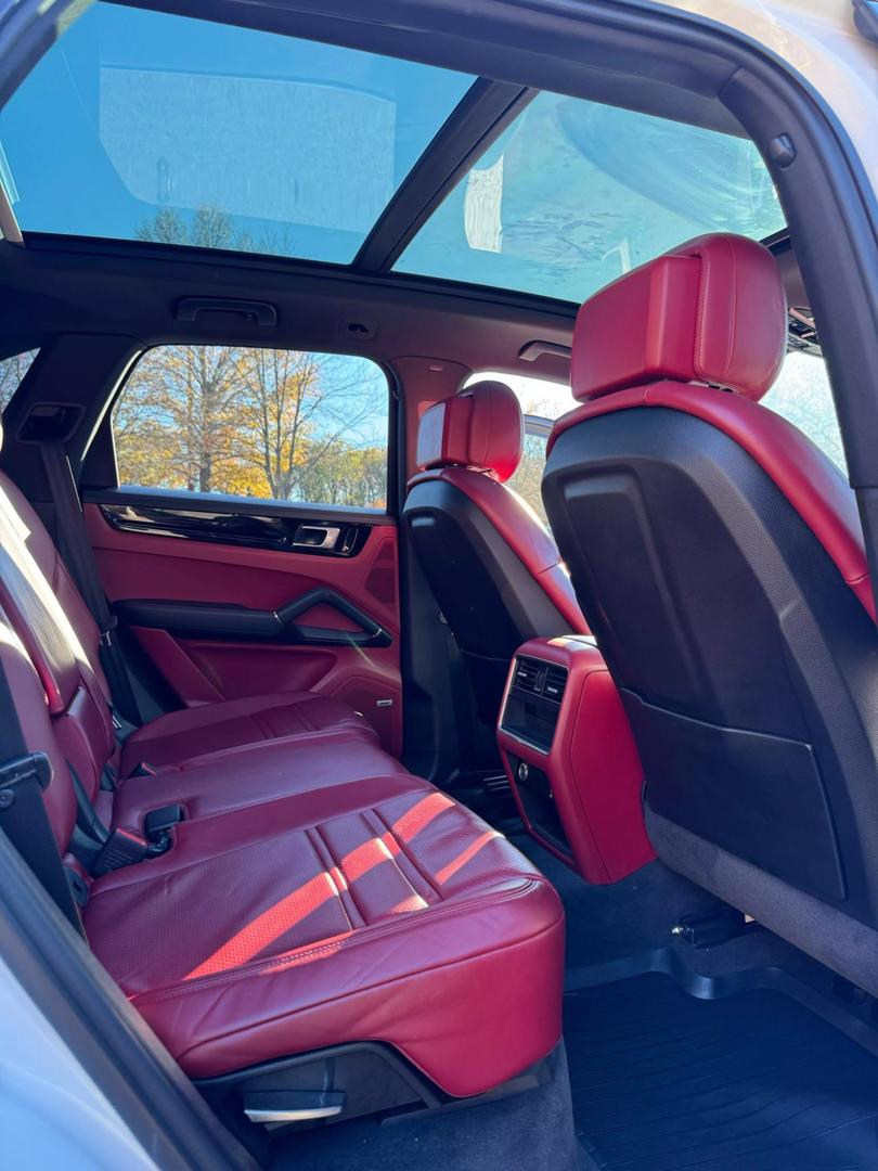 2019 Porsche Cayenne Base photo 10