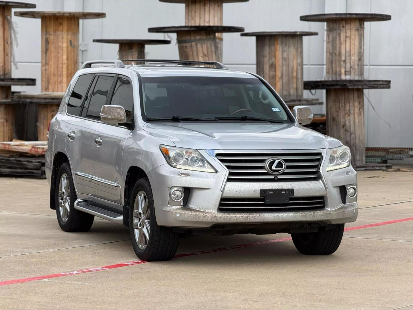 2013 Lexus LX 570 photo 2