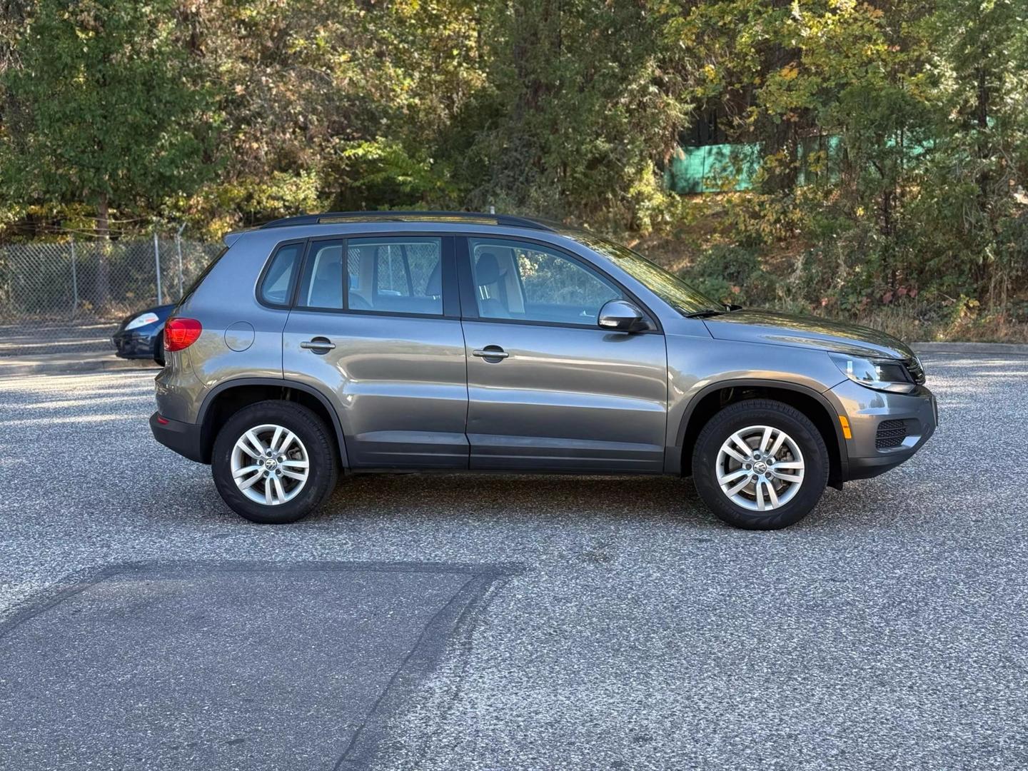 2016 Volkswagen Tiguan SEL photo 6