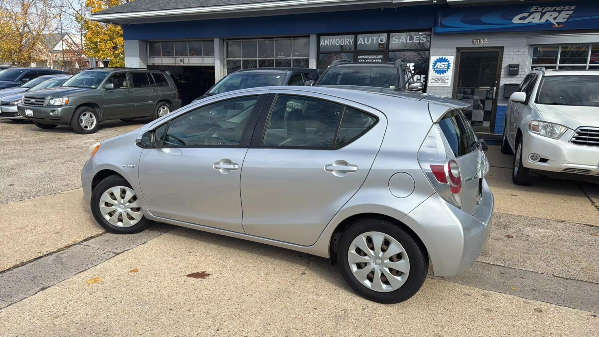 2012 Toyota Prius c One photo 9