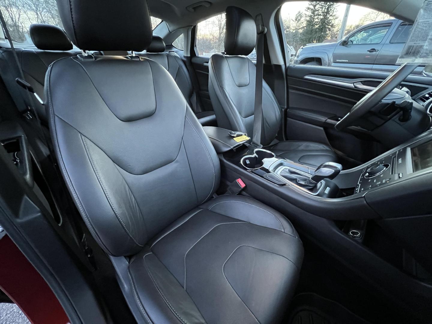 2014 Ford Fusion Titanium photo 22