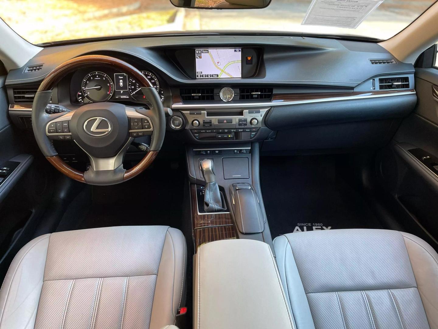 2016 Lexus ES 350 photo 21