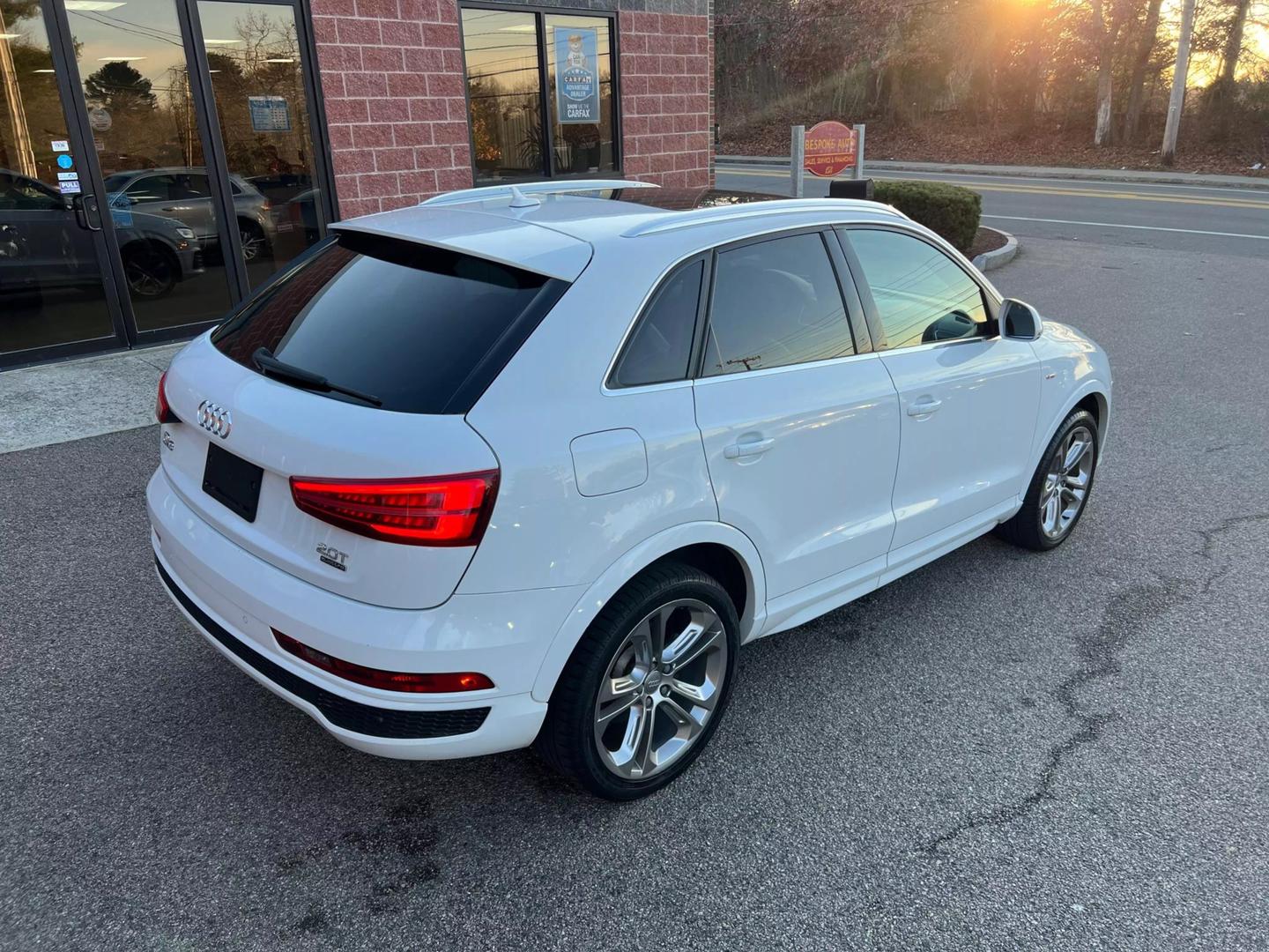 2016 Audi Q3 Prestige photo 5