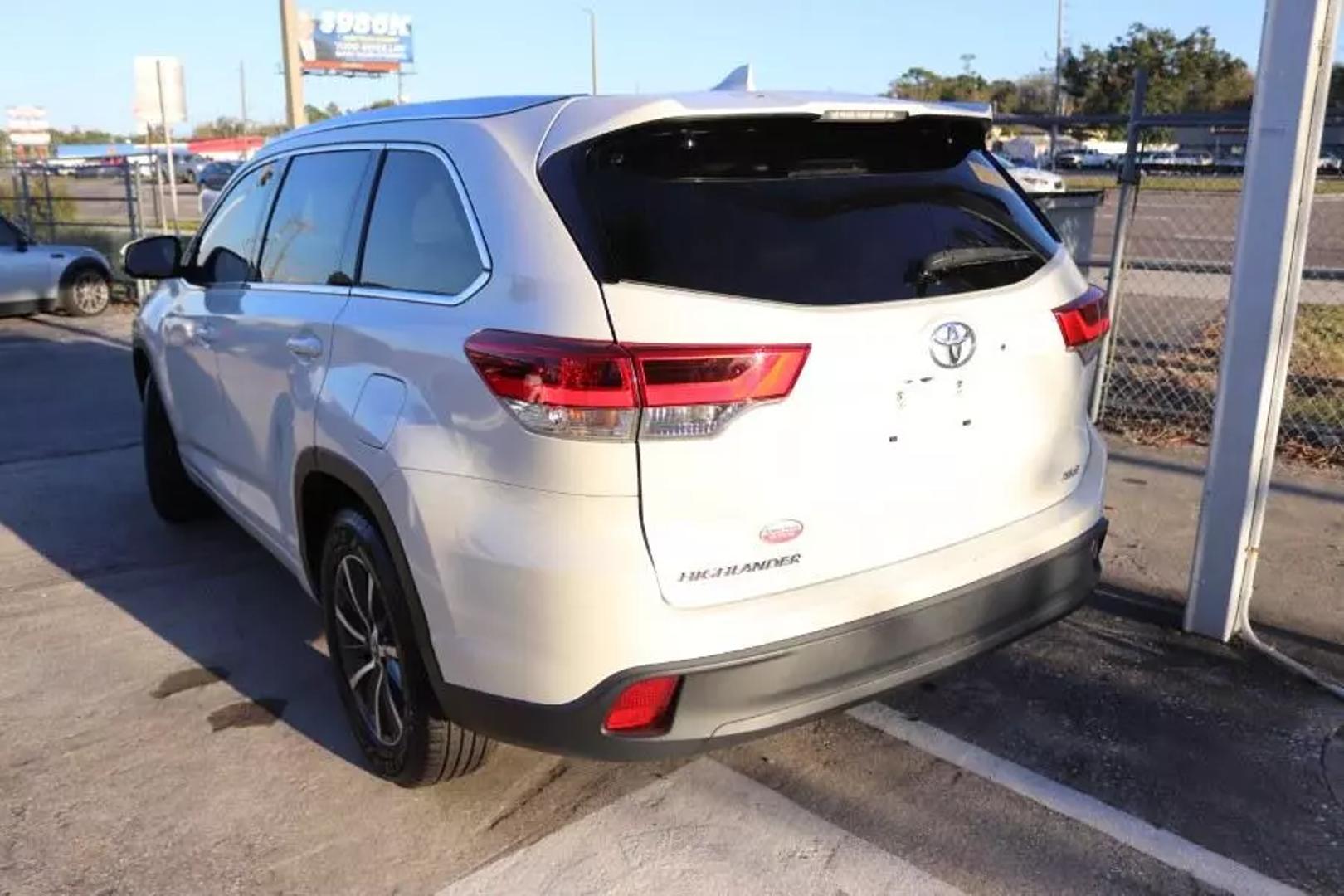 2017 Toyota Highlander XLE photo 5