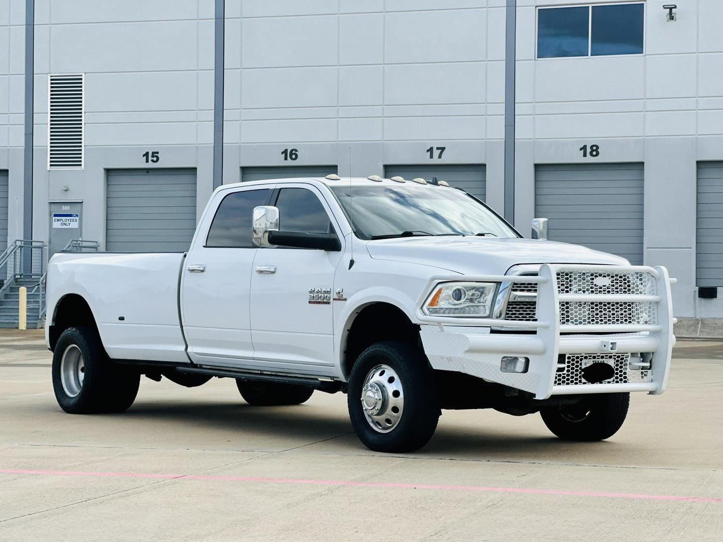 2016 RAM Ram 3500 Pickup Laramie photo 3