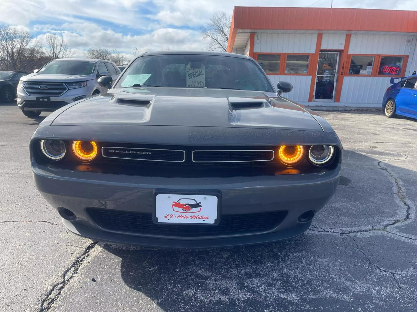 2019 Dodge Challenger SXT photo 3