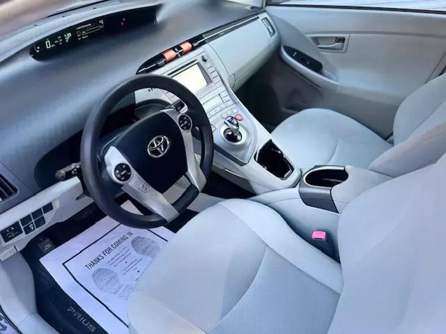 2013 Toyota Prius One photo 8