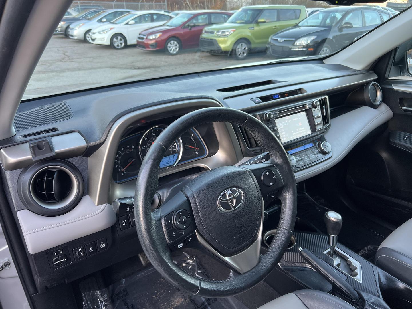 2015 Toyota RAV4 Limited photo 12