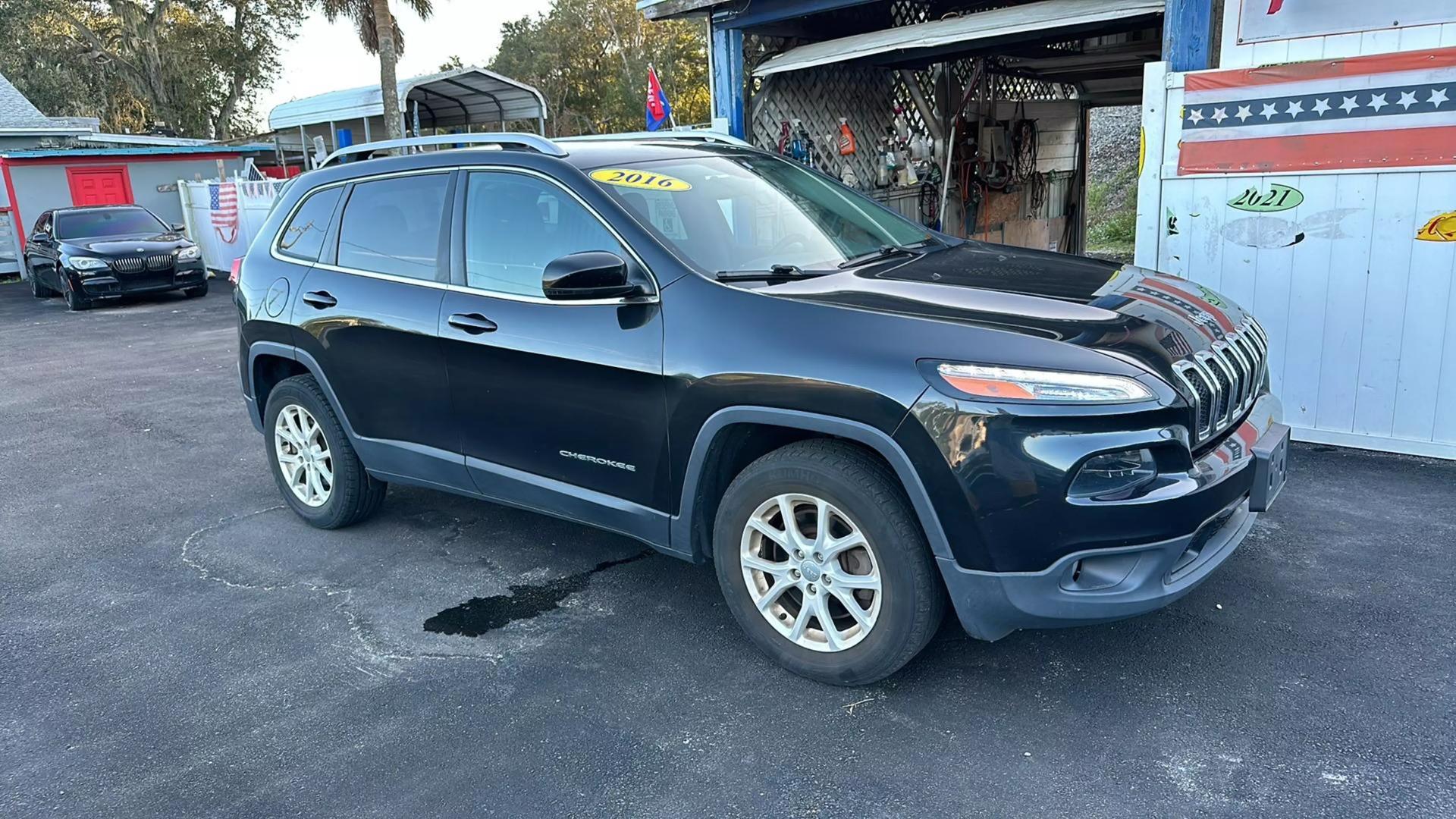 2016 Jeep Cherokee Latitude photo 5