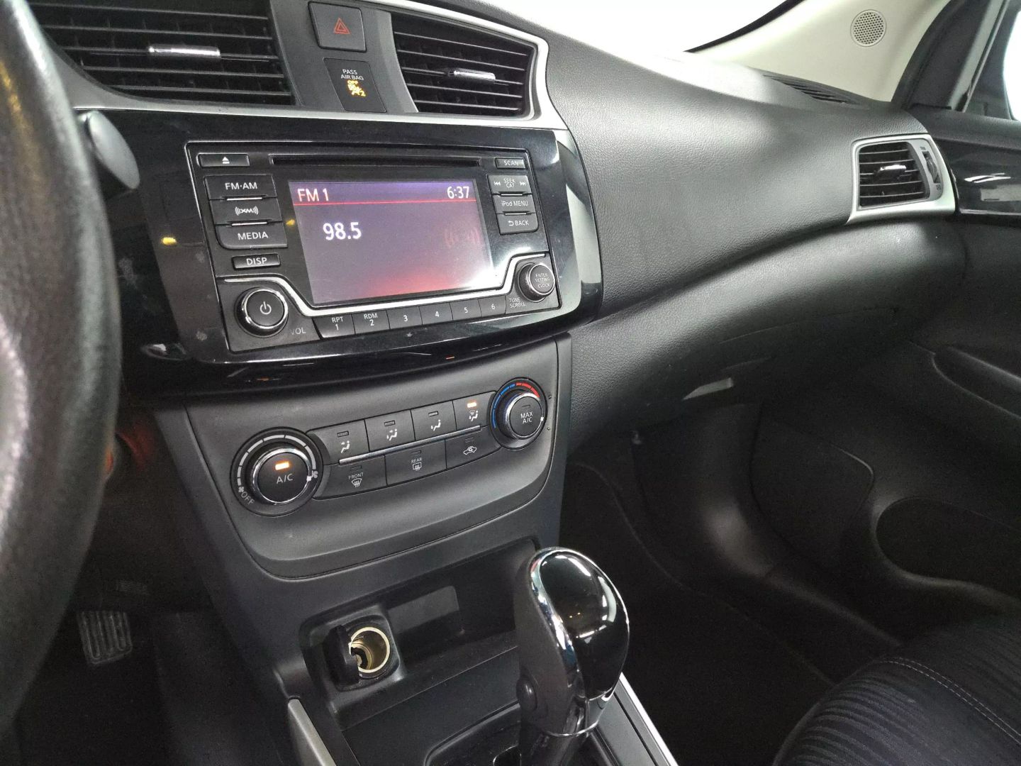 2017 Nissan Sentra - Image 24