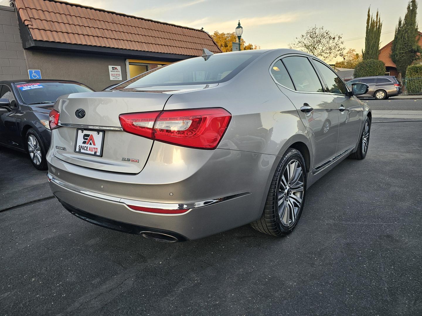 2014 Kia Cadenza Premium photo 5