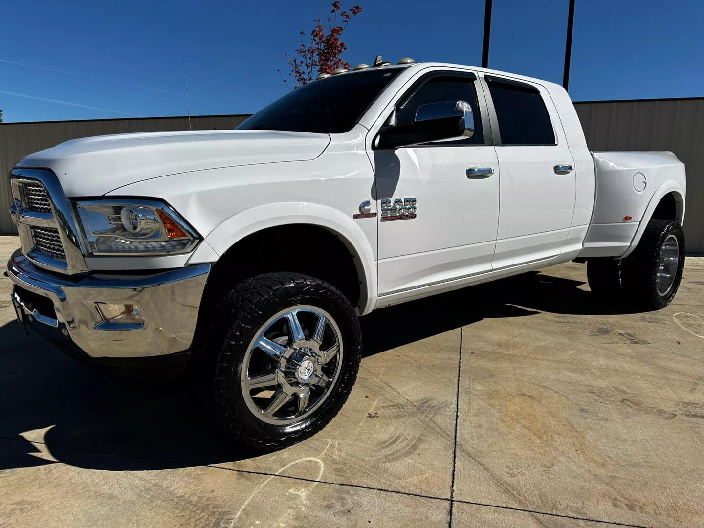 2017 RAM Ram 3500 Pickup Laramie photo 2