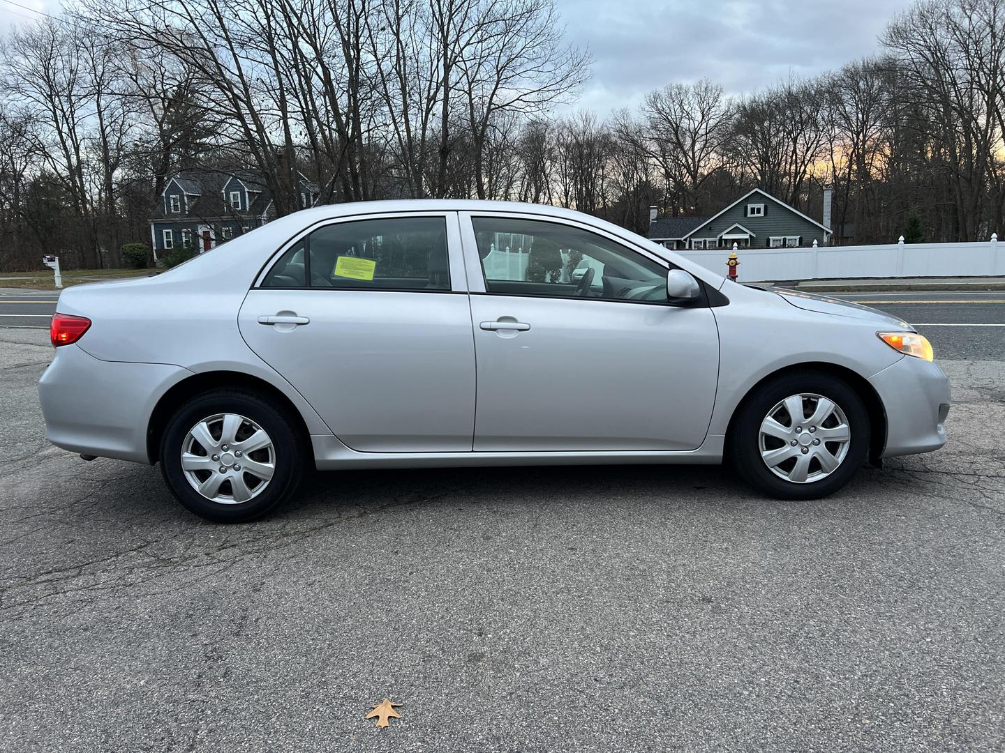 2010 Toyota Corolla LE photo 6