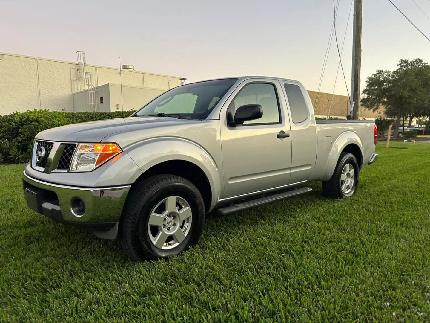 2007 Nissan Frontier SE photo 3