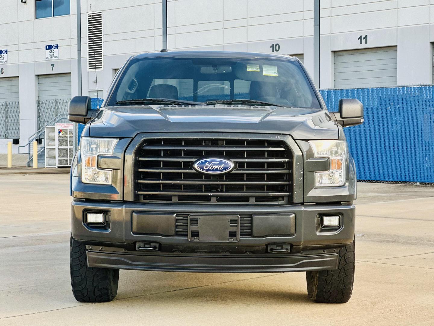 2017 Ford F-150 XLT photo 2